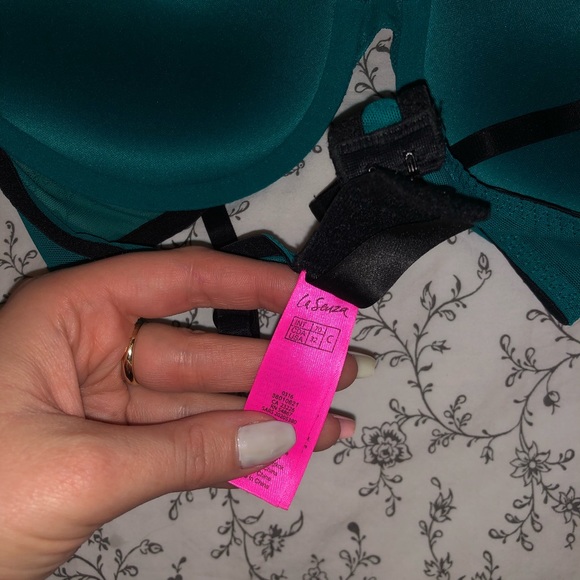 32C bras from La Senza - Picture 3 of 4